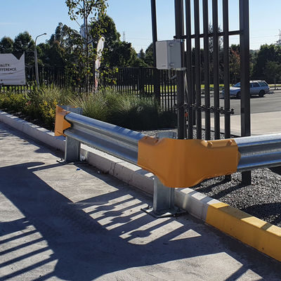 Estrada de trânsito de aço revestido de zinco W Beam Highway Guardrail com certificado ISO9001 2008
