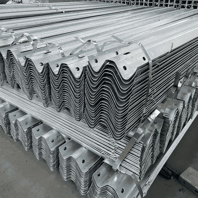 Postes de cerca de aço galvanizado a quente para AASHTO M-180 Standard Highway Guardrail