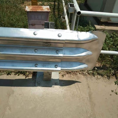 Segurança rodoviária S235jr Guarda rodoviária de aço galvanizado com terminais de cauda de peixe de aço