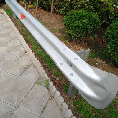 Segurança rodoviária S235jr Guarda rodoviária de aço galvanizado com terminais de cauda de peixe de aço