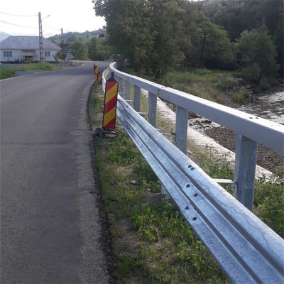 Trilha de proteção de estrada de aço de três ondas com tamanho personalizado e tecnologia galvanizada a quente