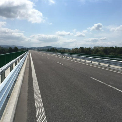 Tecnologia galvanizada a quente e laminada a frio AASHTO M-180 Standard Highway Safety Guardrail