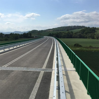 Tecnologia galvanizada a quente e laminada a frio AASHTO M-180 Standard Highway Safety Guardrail