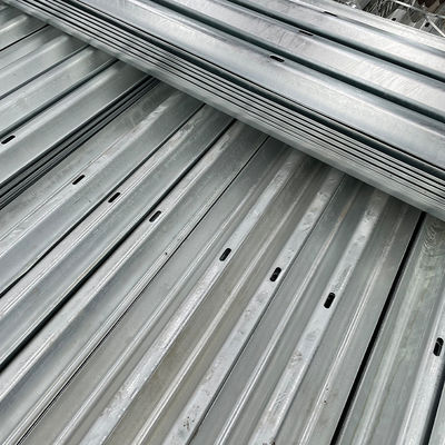 Barreira de segurança rodoviária W Beam Guardrail com padrão AASHTO M-180 e revestimento de zinco