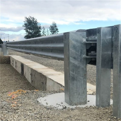 Barreira de segurança rodoviária W Beam Guardrail com padrão AASHTO M-180 e revestimento de zinco