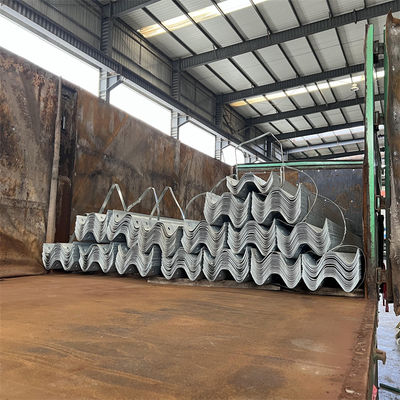 Revestimento de zinco Q235 Q345 laminado a frio W Beam Pedestrian Guardrail Fence Crash Barrier
