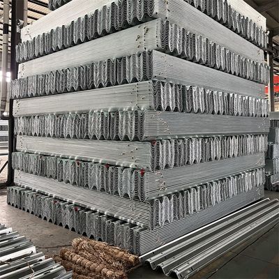 Revestimento de zinco Q235 Q345 laminado a frio W Beam Pedestrian Guardrail Fence Crash Barrier