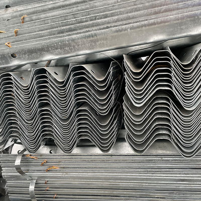 2.7mm/3.0mm espessura aço galvanizado W Beam Guardrail para segurança rodoviária Q235 Q345