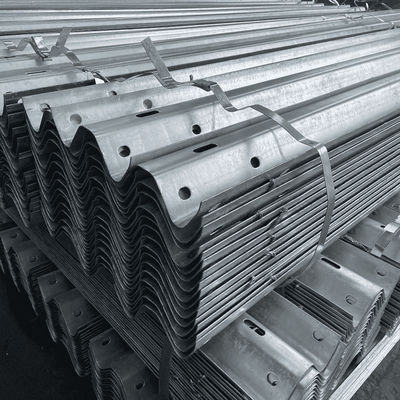 W Beam Highway Guardrails com material Q235 Q345 e acabamento revestido com pó galvanizado