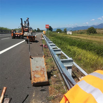 W Beam Highway Guardrails com material Q235 Q345 e acabamento revestido com pó galvanizado