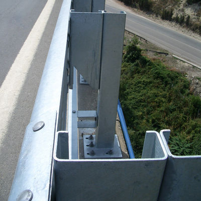 Grelha de proteção de estrada personalizada C Post galvanizado a quente para segurança do tráfego rodoviário